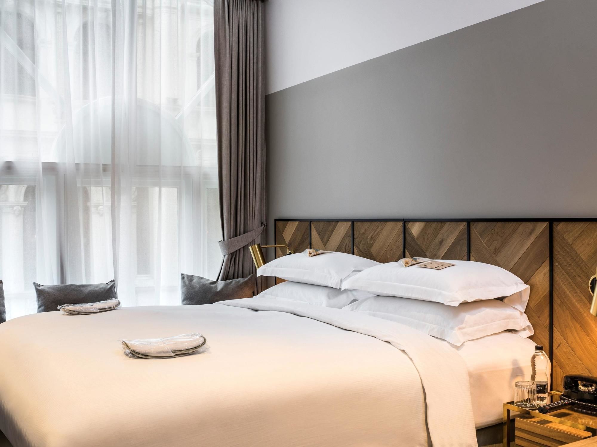 วิกตอรี เฮาส์ ลอนดอน Hotel ภายนอก รูปภาพ