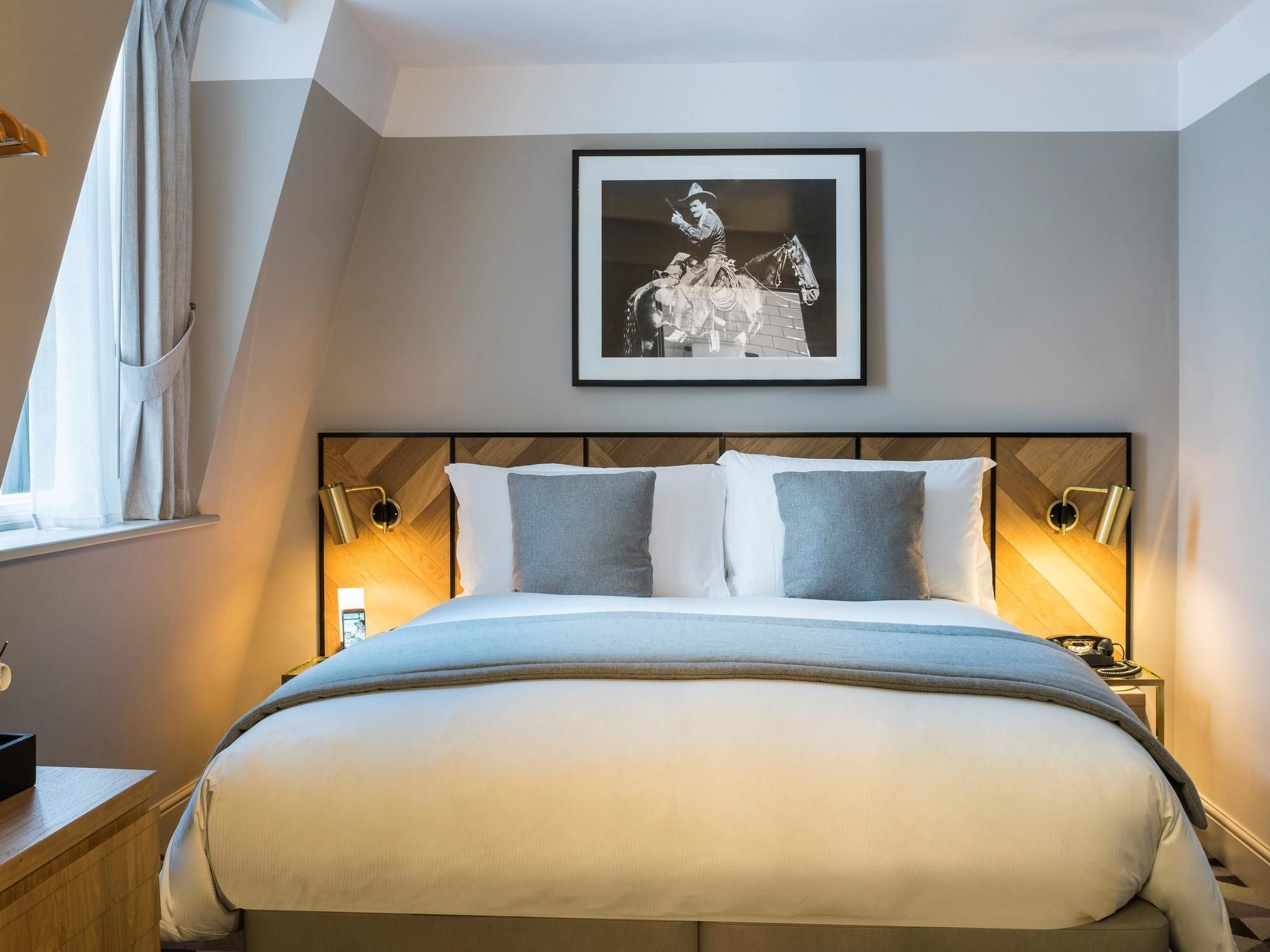 วิกตอรี เฮาส์ ลอนดอน Hotel ภายนอก รูปภาพ